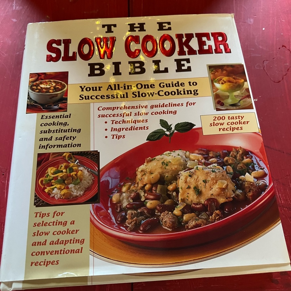 Slow cooker cookbook in excellent condition!